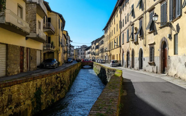 Casa Dante in Lucca With 3 Bedrooms and 2 Bathrooms