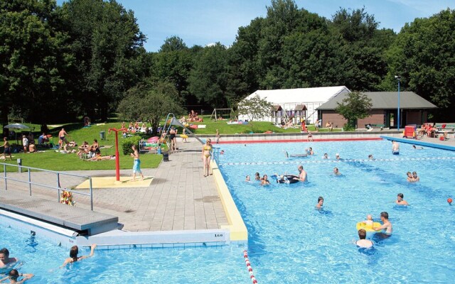 Well Furnished Mobile Home with Microwave near Water