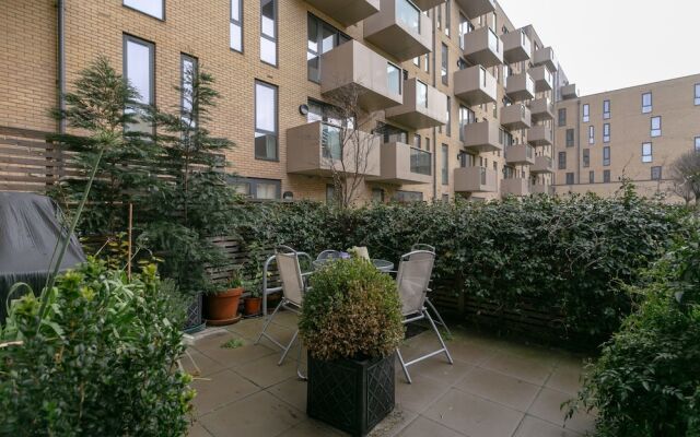 Modern 3 Bedroom Duplex Apartment in Stepney