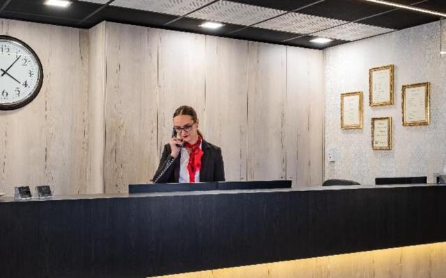 Hotel De Brunville Et Restaurant Le Cafe Louis
