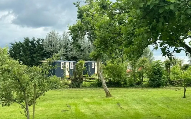 Shepherdshut-cotswolds-petfriendly-woodburner