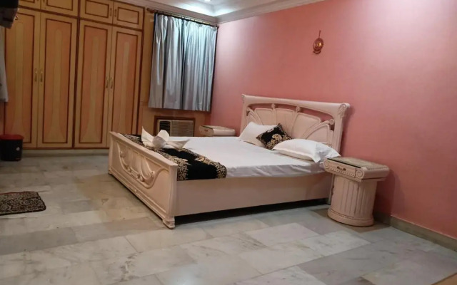 TRS Townhouse Inn