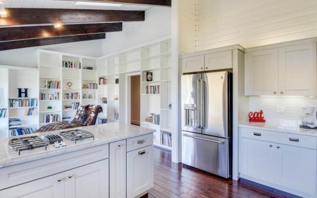 Chic Highlands Hideaway