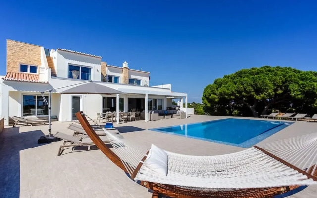 Goldeneye Luxury 6 Bedroom Villa With Infinity P