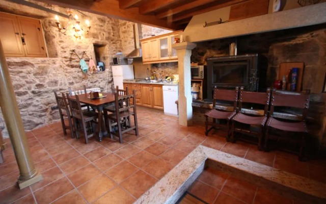 House - 5 Bedrooms - 107654