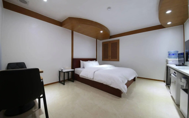 Abata Business Hotel