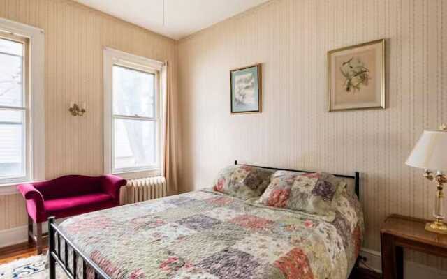 Cozy Cape Cod Bungalow