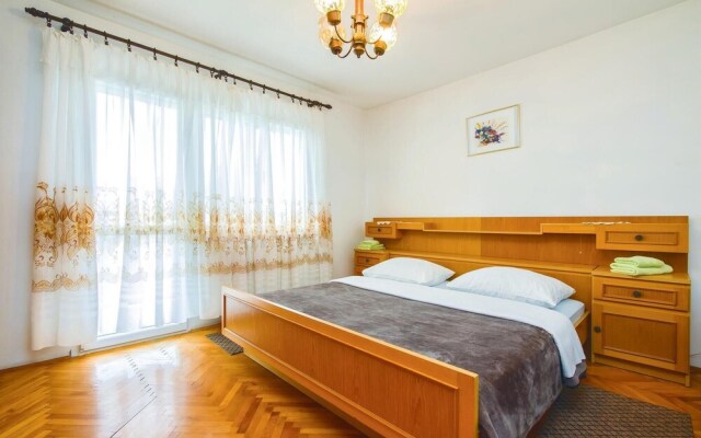 Stunning Apartment in Dugi Rat With 2 Bedrooms and Wifi