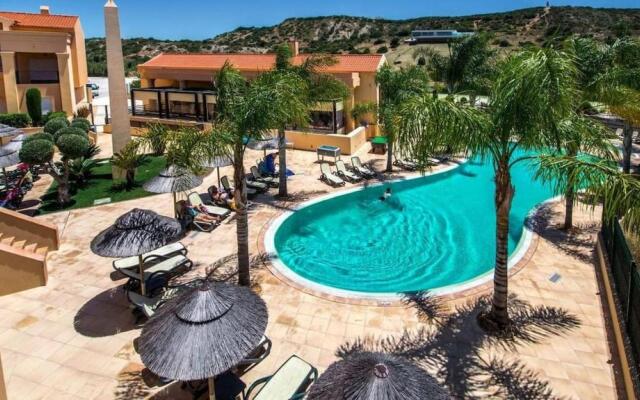 Stunning 2 Bedroom Apartment 500m to Luz Beach