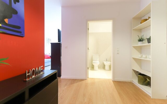 Modern & Bright Avenidas Novas II by Homing