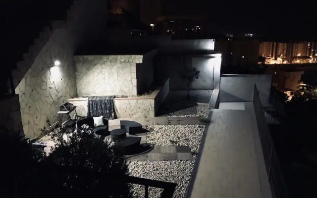 Rooms in Seafront Villa