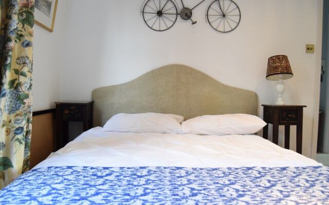 2 Bedroom Apartment in Quite Central London