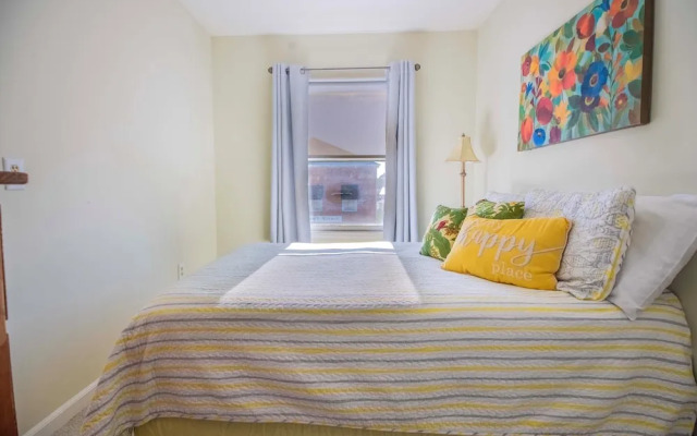 Stroll Into Town: Cozy Apartment in Kilmarnock