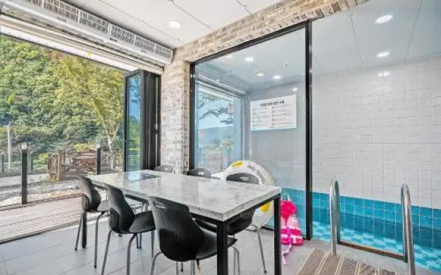 Milyang Ajour Kids Poolvilla