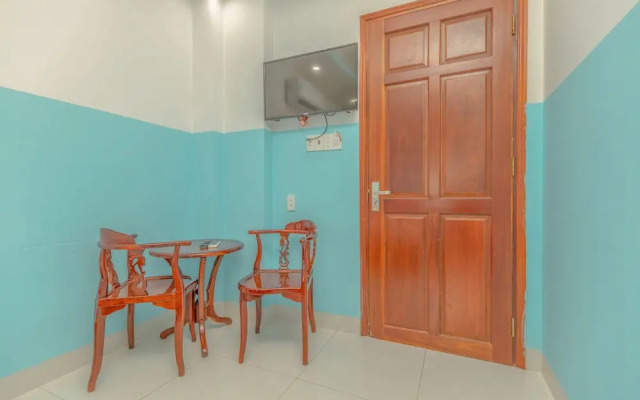 Hoang Truong Hotel by OYO Rooms