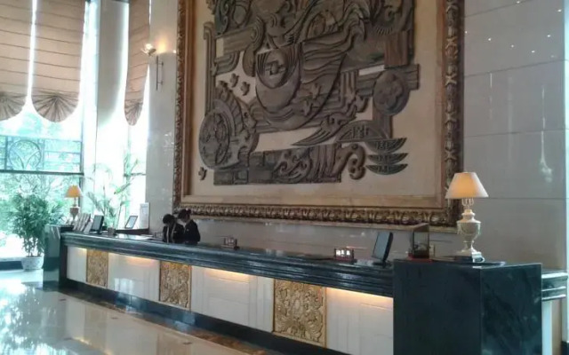 Chunlan Business Hotel