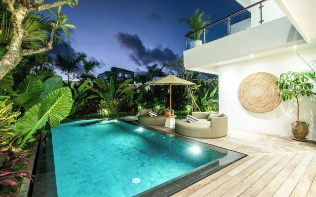 Coastal Elegance: 4BR Villa, 400m to Finns,