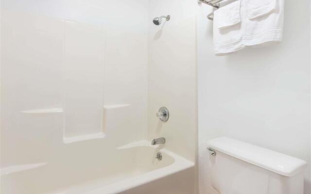 Days Inn by Wyndham Mountain Grove