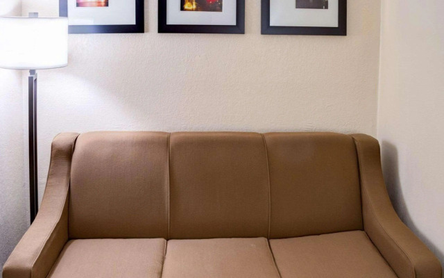 Comfort Suites Omaha Northwest