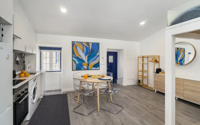 Urban Escape: 1-Br W/Mezzanine Near Campo Ourique