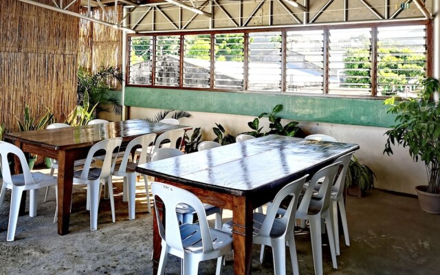Den Den Guesthouse