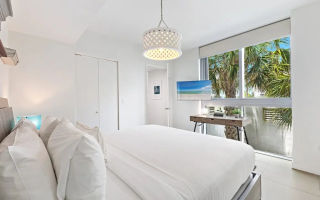 Monte Carlo Miami Beach Condo by Dharma Home Suites
