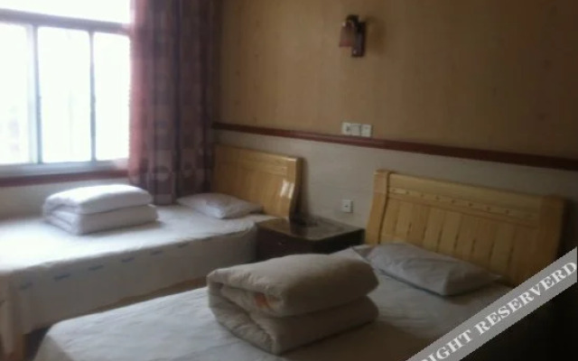 Yingchun Business Hotel