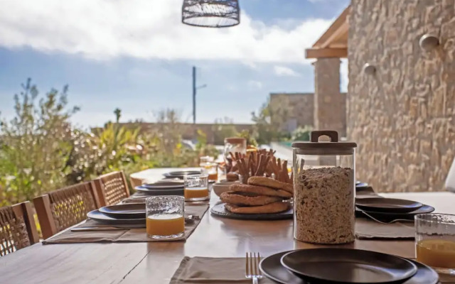 Mykonian Luxury Villa Filyra with Pool