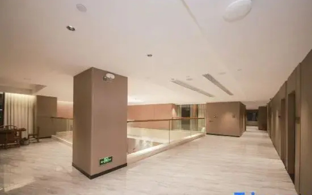 Yigao Hotel (Dongguan Houjie Chenwu Subway Station)