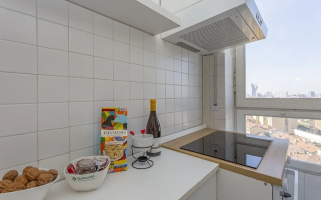 Skyline view Biancamano 1 bdr with balcony by Rentopolis