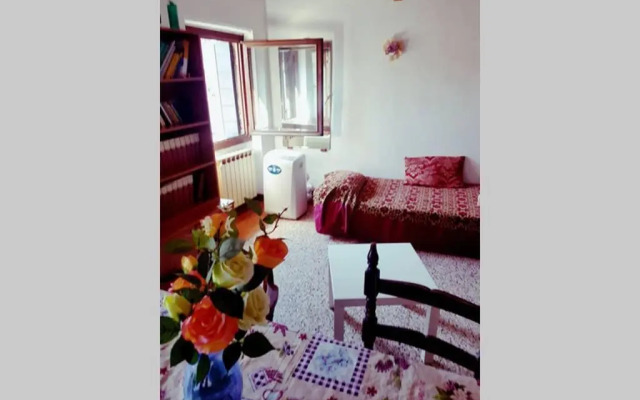 Large Top 3 Rooms Flat Central Rialto