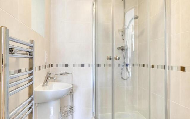 Flat 8 Broadleys