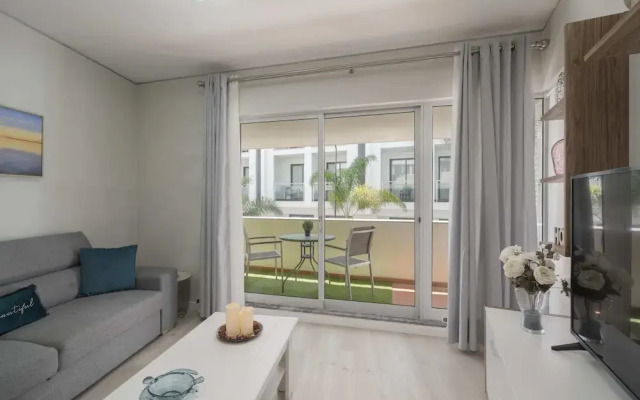 Apartment With sea View - Varandas do Lido I
