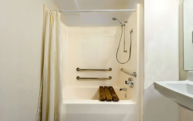 Days Inn Pontoon Beach