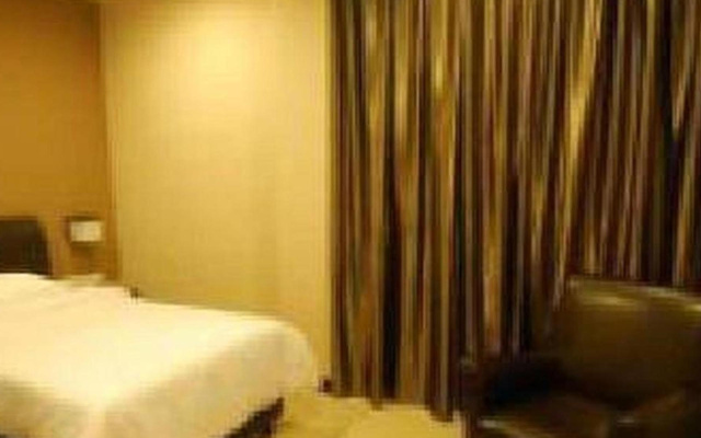 Capital O Rail Hotel