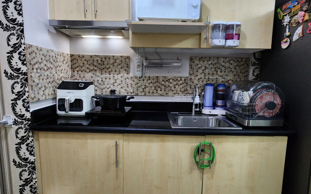 Elegant Studio @ Grass Residences 1-5 persons only, Quezon City