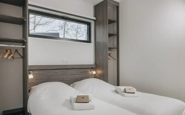 Comfy Lodge with Microwave near Markermeer
