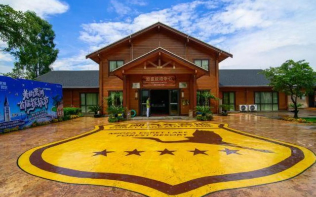 Midea Egret Lake Car Theme Hotel