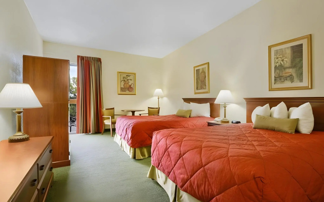 Magnuson Grand Hotel Maingate West