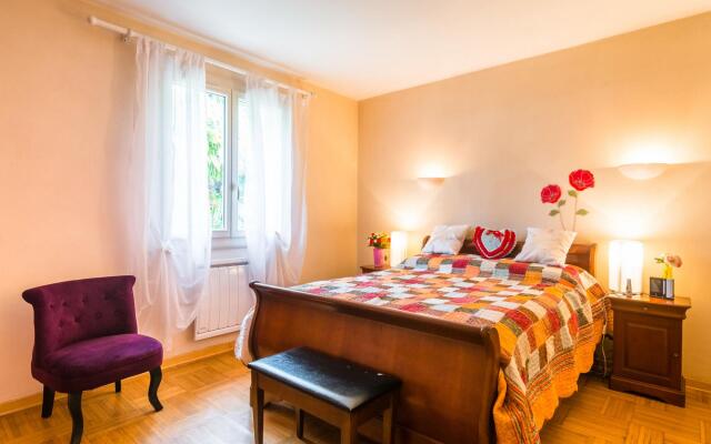 Comfy Holiday Home In Espère With Private Pool