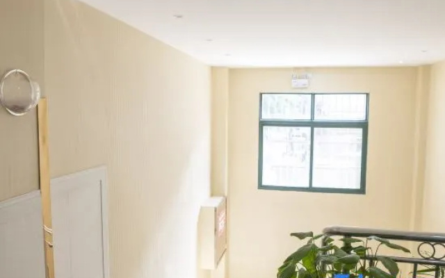 Yi Long Hua Chen Impress Business Hotel