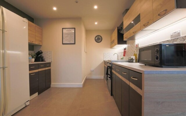 2-bed Apartment in Central Cardiff With Parking
