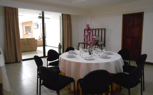 Maracas Inn