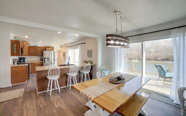 Charming Riverfront Retreat in Monticello!