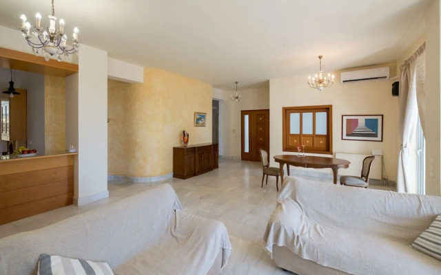 Steps to the beach family Home in Agioi Apostoloi