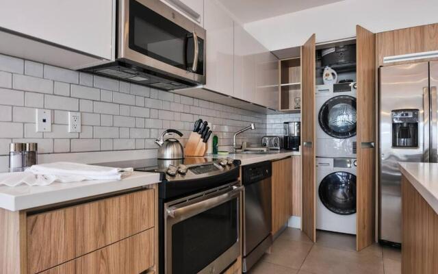 Luxury 2-Bedroom Condo with Ocean and Sunset Views