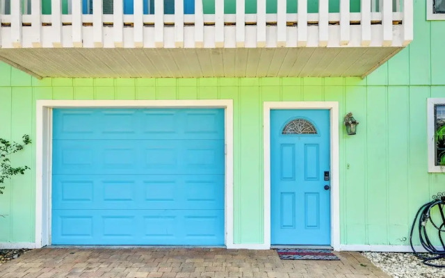 New Smyrna Beach Vacation Rental < 1/2 Mi to Beach