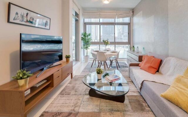 Designer Apartment Beautiful Waterfront View