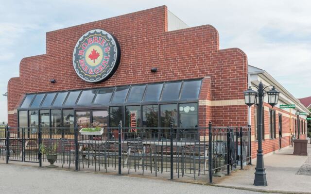 Super 8 Mt Hope Hamilton Intl Arpt ON