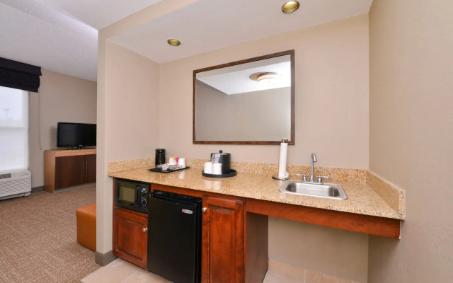 Hampton Inn & Suites Plymouth